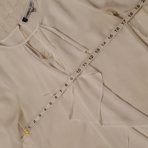 Jennifer Lopez front ruffled blouse - Picture 3 of 8